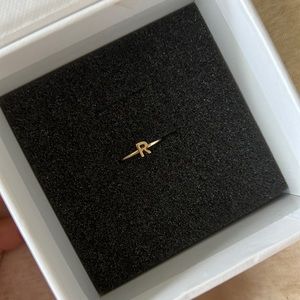 Mejuri 14k gold “R” ring size 5.5